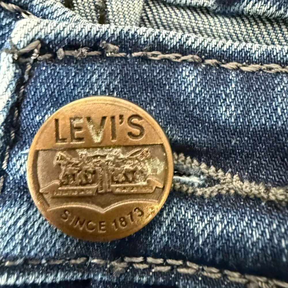 Levi's Jeans 30/34 Medium Wash Tapered Leg Leather Tag